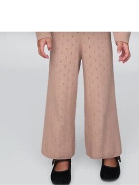 Baby Gap CashSoft Pointelle Pants- has an eyelet detail size 18-24 months